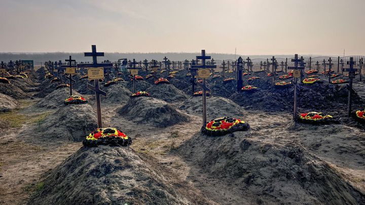 Přísně střežené hroby. Novináři v Rusku zmapovali hřbitov Wagnerovy armády trestanců; Zdroj foto: Reuters