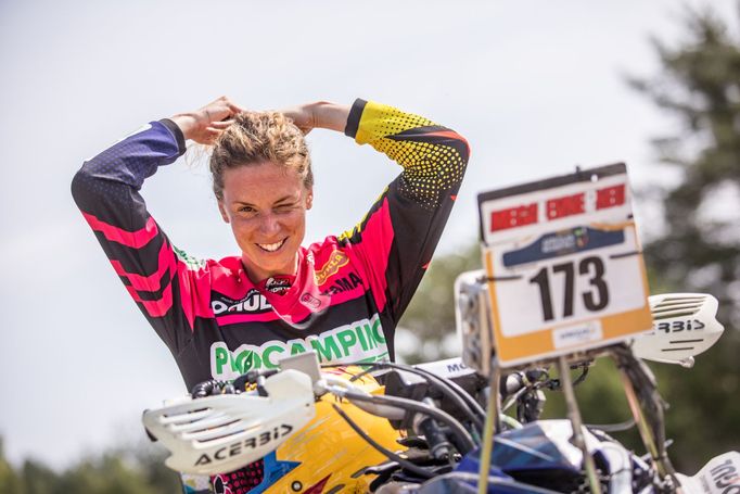 Olga Roučková při přípravě na Rallye Dakar 2018.