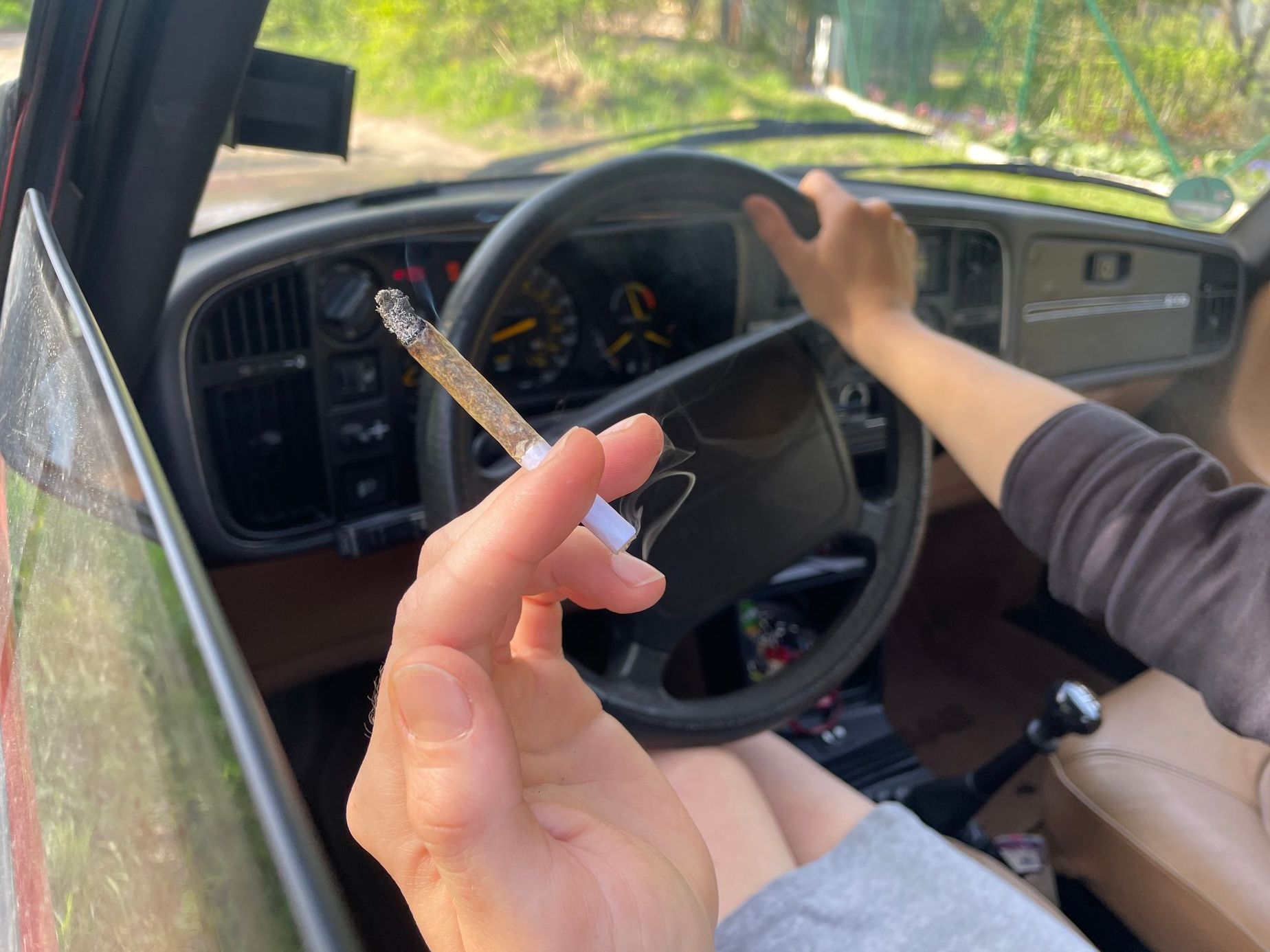 Marihuana, joint, hulení, TBC, řidič, kouření za volantem, TBC za volantem