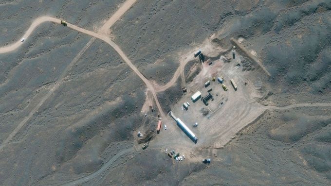 Satelitní snímek íránského jaderného provozu v Natanzu.
