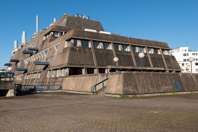 Stavba Ústřední zvířecí laboratoře skončila v roce 1980. Je jednou z největších brutalistních staveb v Berlíně. Teď jí hrozí demolice.