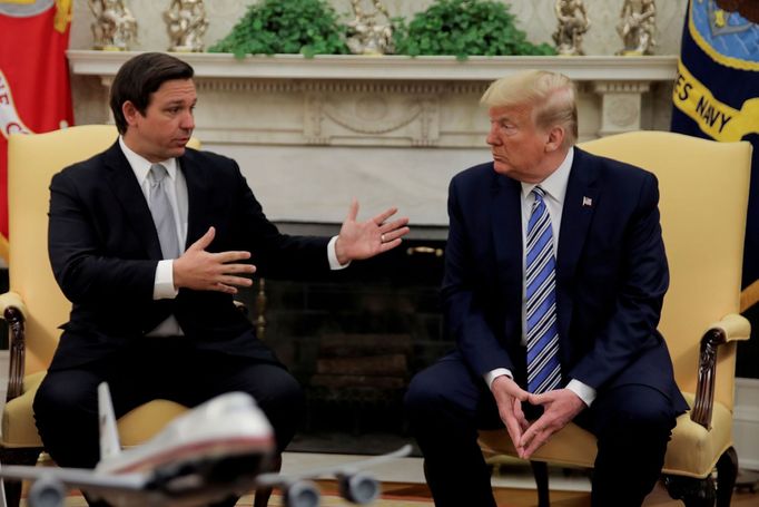 Guvernér Floridy Ron DeSantis s bývalým prezidentem USA Donaldem Trumpem v Bílém domě.