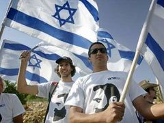 Ve čtvrtek proběhne v Tel Avivu masová demonstrace lidí za Olmertovu rezignaci.