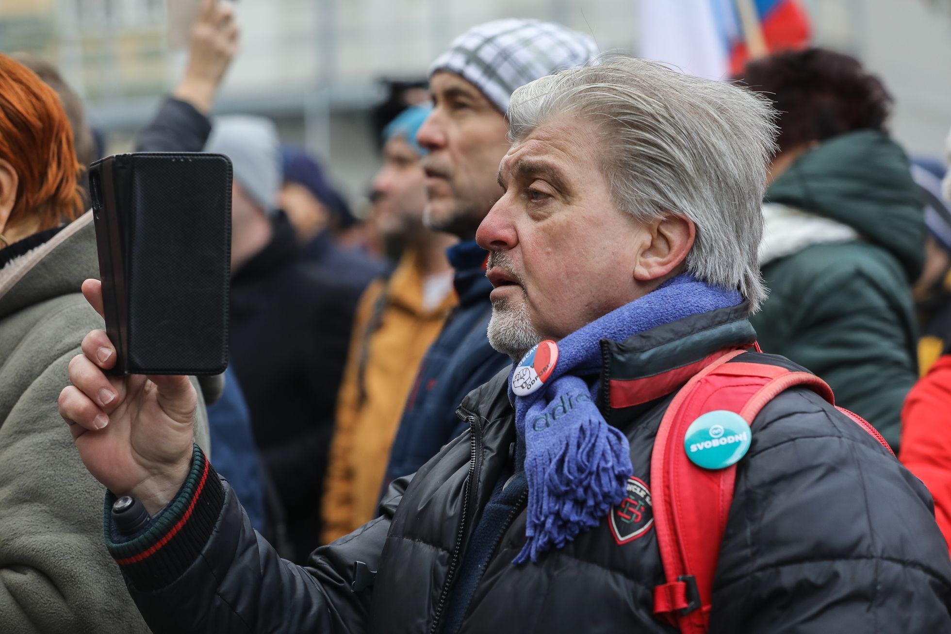 Demonstrace, protest proti povinnému očkování, Chcípl PES, koronavirus, antivax, demonstrant