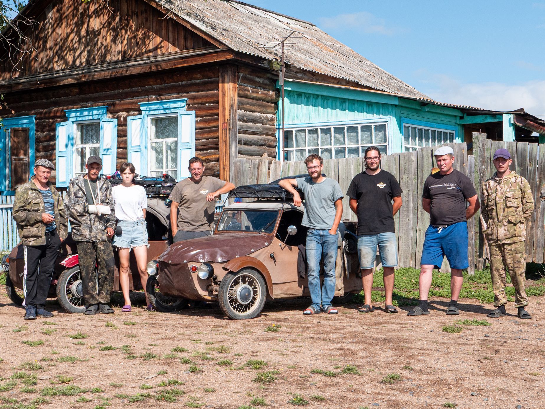 Nesmrtelní dědci Rusko Japonsko výprava velorexy