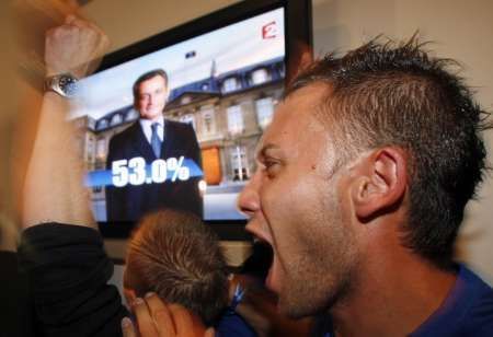 Sarkozy zvítězil