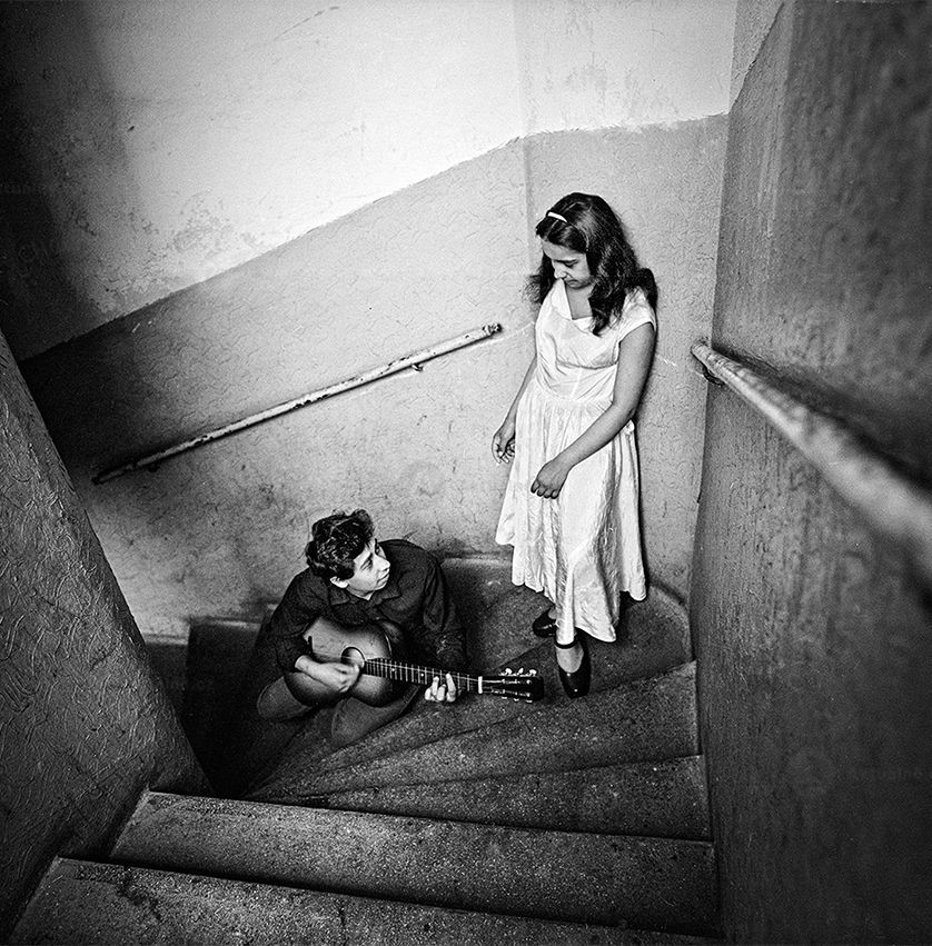 Fotogalerie / Karel Cudlín / Romové / Žižkov / Unikátní fotografie Karla Cudlína ukazují Romy, kteří na Žižkově v 80. letech