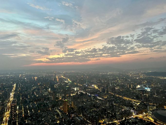 Pohled z tchajwanského mrakodrapu Taipei 101.