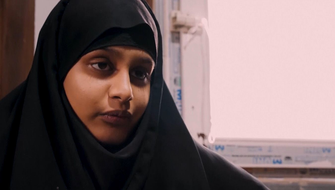 Teenagerka odešla k IS, teď chce zpátky do Británie. Žádá rodinu o pomoc