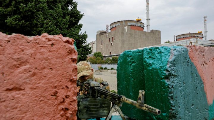 Uvnitř ostřelované elektrárny. Snímky zachycují ruské vojáky u jaderných reaktorů; Zdroj foto: Reuters