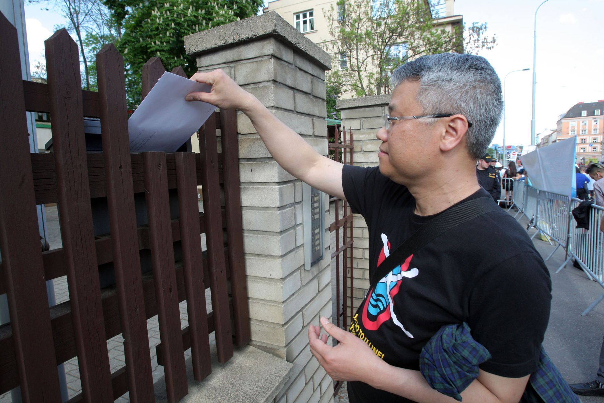 Vietnamci protestují před svou ambasádou v Praze
