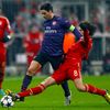 Fotbal, Liga mistrů, Bayern Mnichov - Arsenal: Javi Martinez (vpravo) - Mikel Arteta