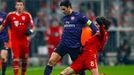 Fotbal, Liga mistrů, Bayern Mnichov - Arsenal: Javi Martinez (vpravo) - Mikel Arteta