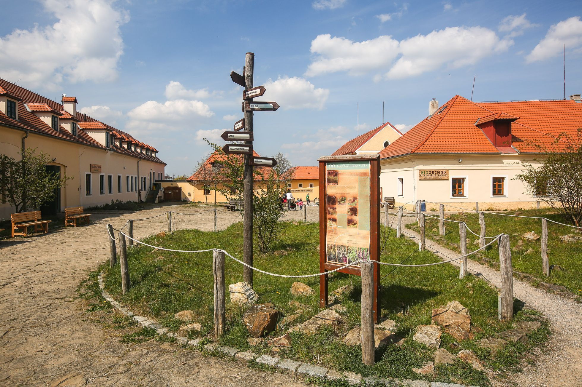 Toulcův dvůr, mokřad, park, louka, Praha Hostivař