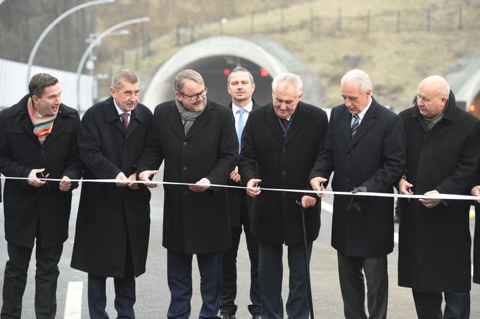 Saský ministr hospodářství, práce a dopravy Martin Dulig, Andrej Babiš, ministr dopravy Dan Ťok, Miloš Zeman, saský premiér Stanisław Tillich a hejtman Oldřich Bubeníček.