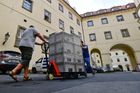 Národní knihovna poslala knihy na odkyselení do Německa, rozpad hrozí milionům svazků