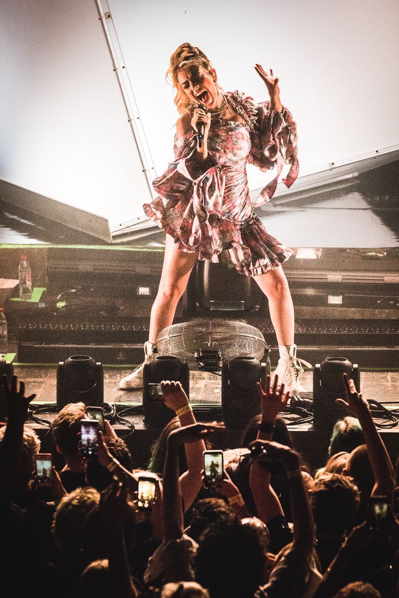 Tohle je pop. Charli XCX v Praze ukázala, že ke skvělé show stačí málo