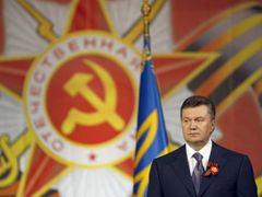 Ukrajinský prezident Viktor Janukovyč na setkání s válečnými veterány.
