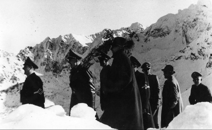 Otto von Wächter v doprovodu německých důstojníků na hoře Kasprov vrch v Západních Tatrách, 1939 až 1944.