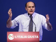 Vládu se pokusí sestavit lídr sociálních demokratů Pier Luigi Bersani.
