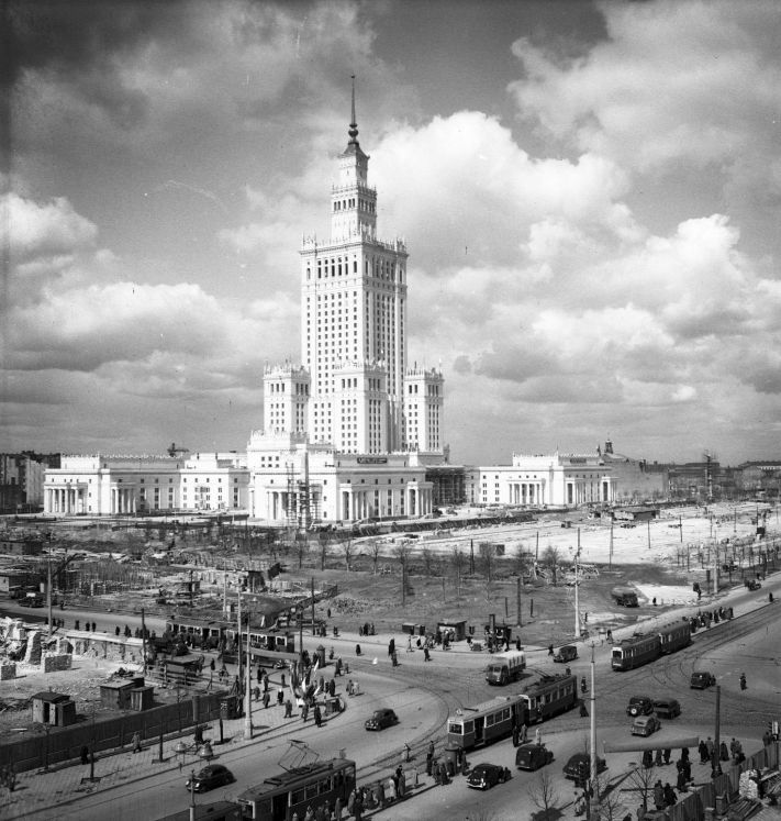 Jednorázové užití / Fotogalerie / Před 65 lety byl ve Varšavě otevřen monumentální Palác kultury a vědy