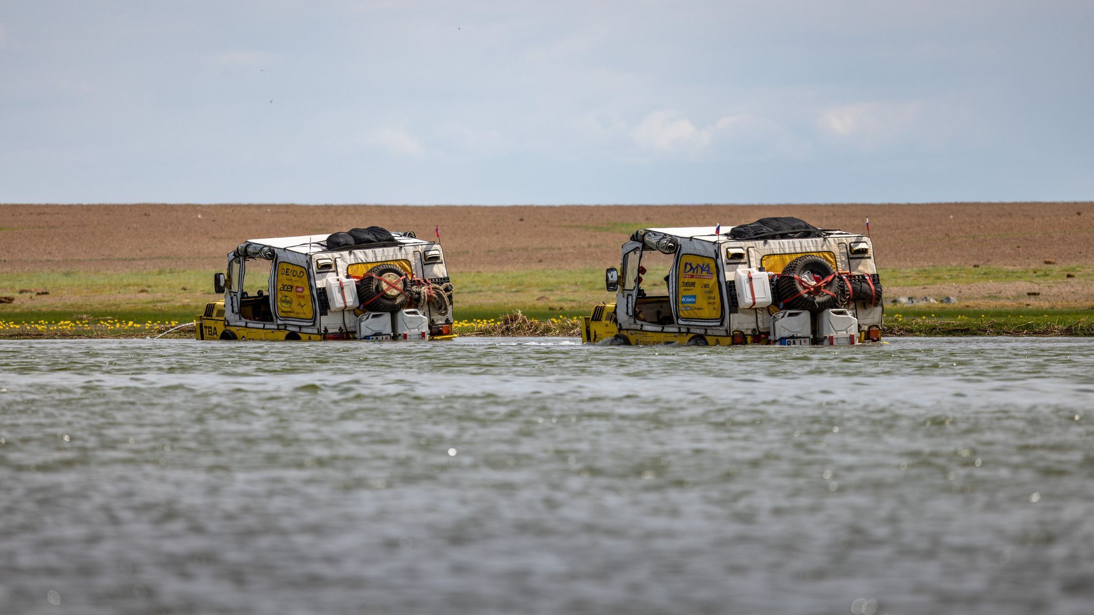 Žlutá žába pluje!