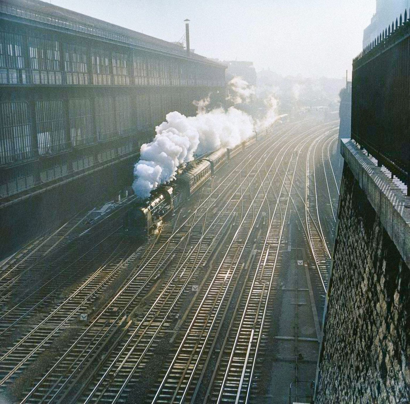 Tenkrát na železnici. Dým, pára a nostalgie: Kolorované poklady z kolejí dávných časů, železnice, historie, výročí, Magazín, kolorované fotografie