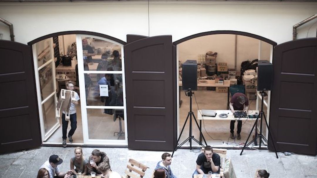 Kam zmizeli hipstři nebo kde najdete bitcoinovou kavárnu? Inspirujte se, kam v Praze