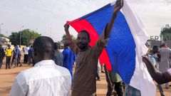 Ruské vlajky na propučistických demonstracích v Nigeru.