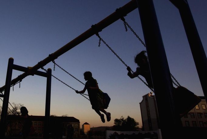 Girls play on swings in a playground in the Chechen capital Grozny April 29, 2013. The naming of two Chechens, Dzhokhar and Tamerlan Tsarnaev, as suspects in the Boston Marathon bombings has put Chechnya - the former site of a bloody separatist insurgency - back on the world's front pages. Chechnya appears almost miraculously reborn. The streets have been rebuilt. Walls riddled with bullet holes are long gone. New high rise buildings soar into the sky. Spotless playgrounds are packed with children. A giant marble mosque glimmers in the night. Yet, scratch the surface and the miracle is less impressive than it seems. Behind closed doors, people speak of a warped and oppressive place, run by a Kremlin-imposed leader through fear. Picture taken April 29, 2013. REUTERS/Maxim Shemetov (Russia - Tags: SOCIETY POLITICS) ATTENTION EDITORS: PICTURE 36 OF 40 FOR PACKAGE 'INSIDE MODERN CHECHNYA'. SEARCH 'REBUILDING CHECHNYA' FOR ALL IMAGES Published: Kvě. 1, 2013, 8:24 dop.