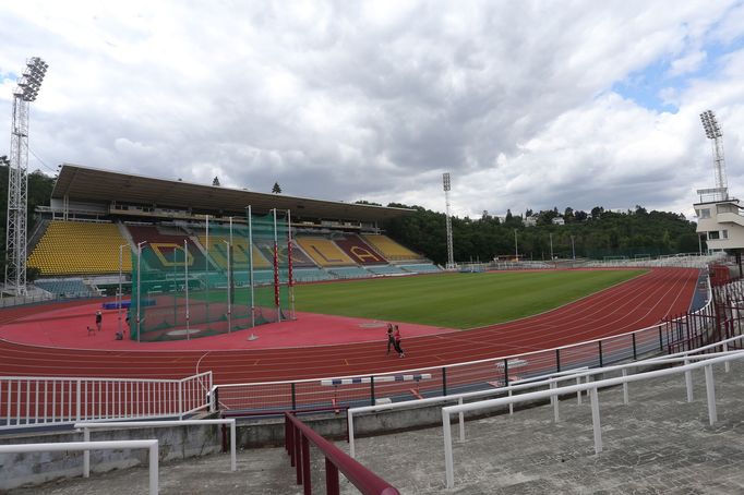 Hlavní tribuna stadionu Juliska