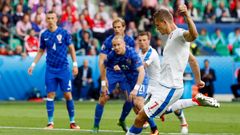 Euro 2016,Česko-Chorvatsko: Tomáš Necid dává z penalty gól na 1:2