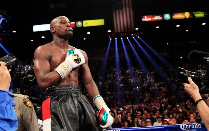 Mayweather Jr. oslavuje vítězství nad Maidanou