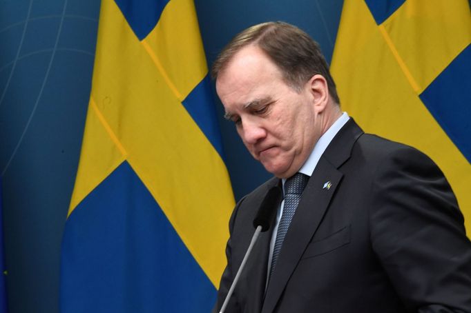 Švédský premiér Stefan Lofven na lednové tiskové konferenci k šírení koronavirové nákazy