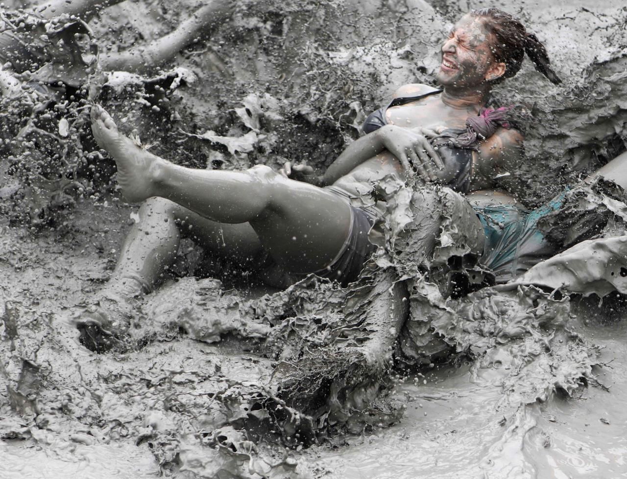 Obrazem: Bahenní festival Boryeong Mud v Jižní Koreji