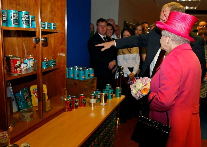Královna Alžběta v továrně Heinz