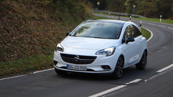 S novým Opelem Corsa se jezdí příjemně i po silnicích s horším povrchem.