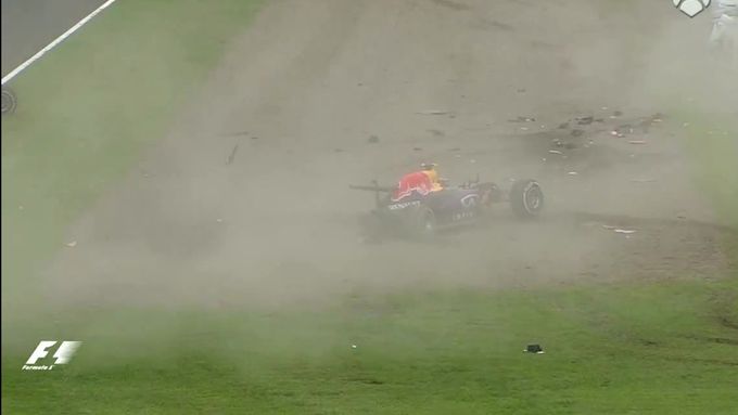 Těžká nehoda Daniila Kvjata v Red Bullu, která ukončila kvalifikaci na Velkou cenu Japonska formule 1.