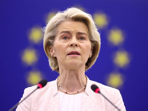 Von der Leyenová pod tlakem. Vakcínová "Pfizergate" může změnit pravidla hry