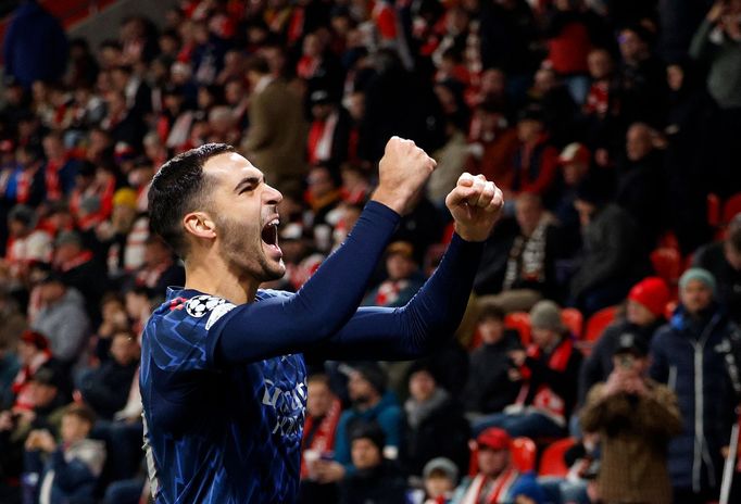 Mikel Merino slaví gól v zápase Ligy mistrů Slavia - Arsenal.