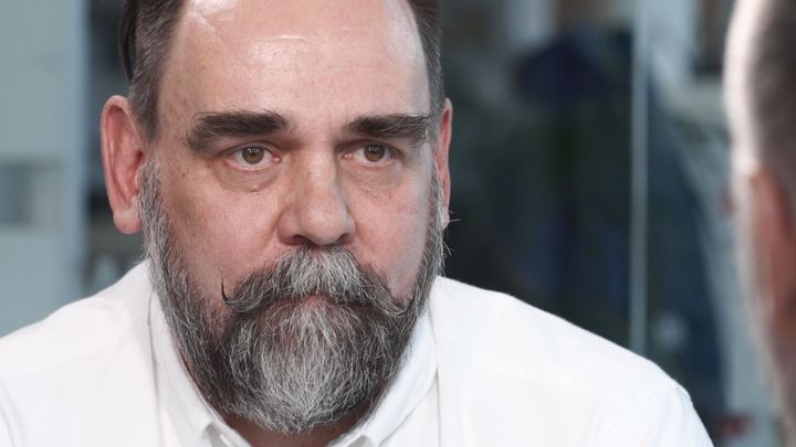 Klientky nutil sahat na penis, s některými souložil. Osobní kouč stane před soudem