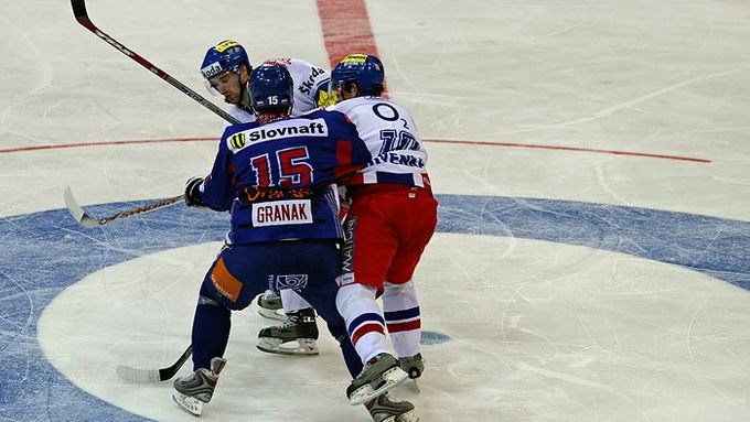 Českým hokejistům se v průběhu utkání přesilovky příliš nedařily.