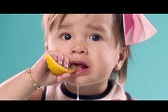 VIDEO Můj první citron. Úšklebky rozkošných kojenců