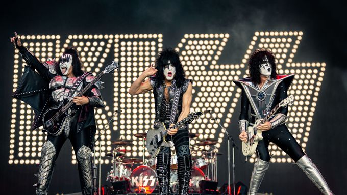 Snímek z letošního koncertu Kiss v pražském Edenu.