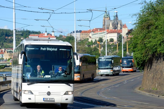 Protestní jízda autobusových dopravců z 12. května 2020