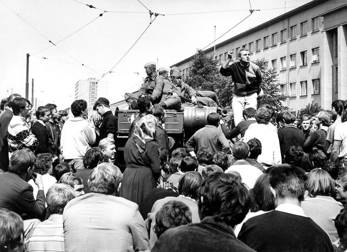 Připomeňte si obrazem srpnovou invazi v roce 1968