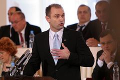 Ministr vnitra Langer: Kdo půjde bručet? Neřeknu