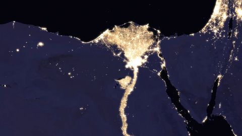 Kde a jak lidstvo svítí. NASA po letech vydala noční mapu Země