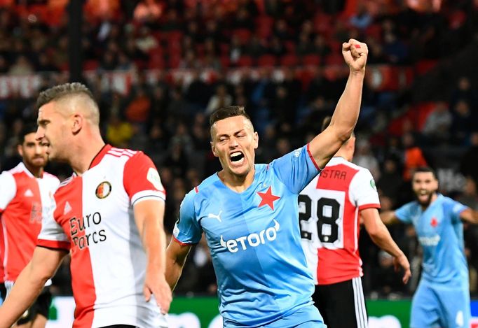 Tomáš Holeš slaví gól v zápase skupiny E EL Feyenoord - Slavia