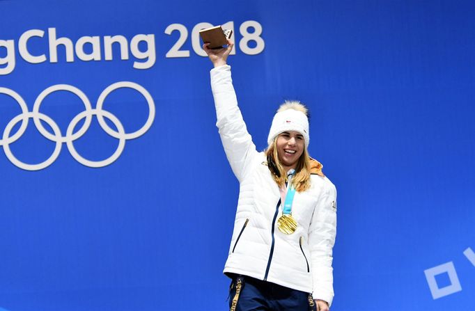 Ester Ledecká se zlatou medailí ze super-G na ZOH 2018